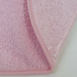 Babero rizo plastico con goma rosa