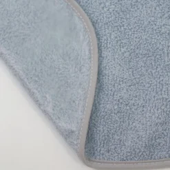 Babero rizo plastico con goma azul hielo