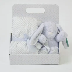 Manta topitos + conejo de peluche azul