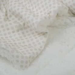 Manta topitos + oveja de peluche crudo