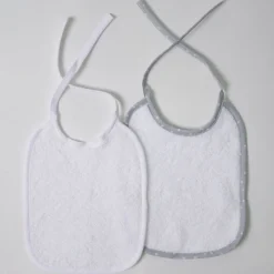 Pack 2 baberos rizo blanco y blanco/gris