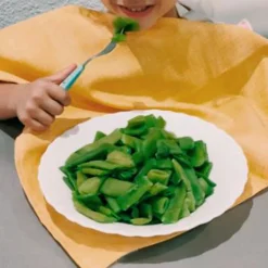 Servilleta tipo babero con goma amarillo